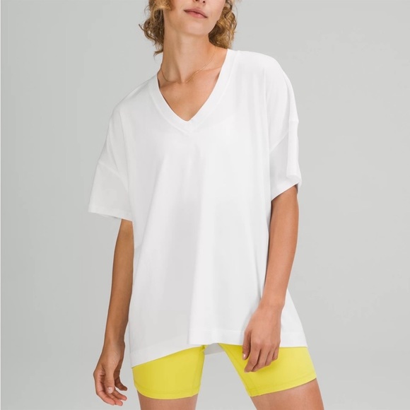 Lululemon 🍋 side v neck tee. - Picture 1 of 6